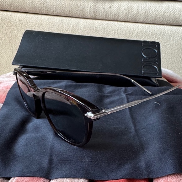 NWT Dior Black Round-Edge Sunglasses with Dark Lenses main image 6
